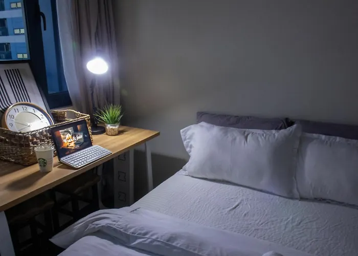 Business Room, Simple Workation شقة مانيلا